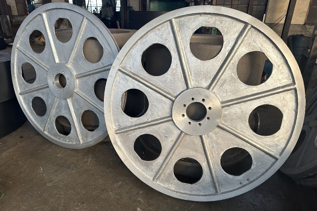 Diamond wire saw roller
